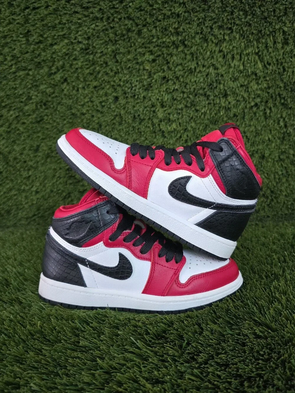 Jordan 1 Retro High Satin 'Snake Chicago'